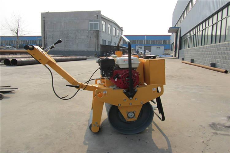 小型壓路機使用柴油和汽油有哪些區(qū)別？